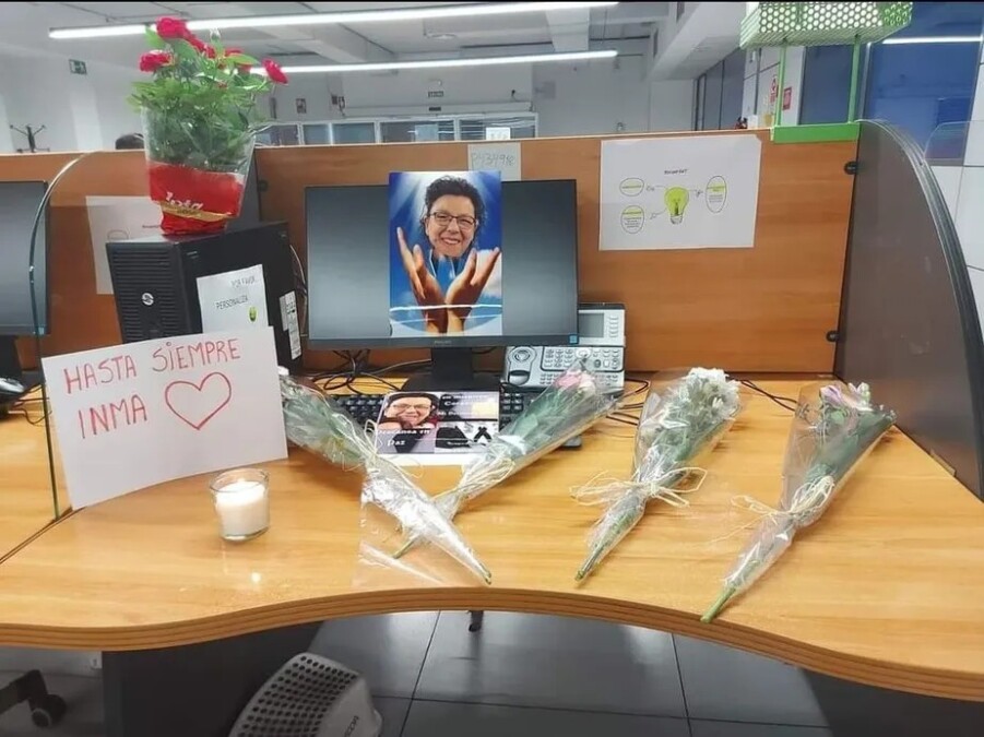 Atendentes de call center trabalham por 2 h com colega morta na mesma sala Inma trabalhava há mais de 15 anos na empresa e sofreu um infarto