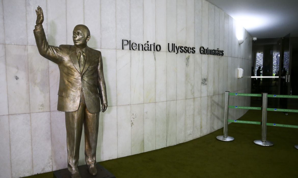 Estátua de Ulysses Guimarães (Foto: Agência Brasil)