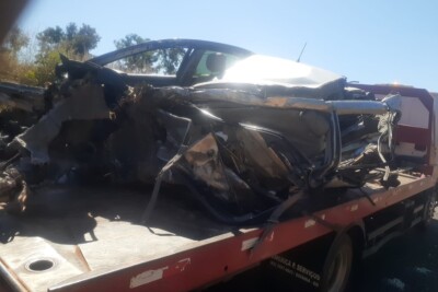 Três ocupantes de um carro morrem após colisão frontal com ônibus em Aragarças