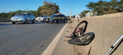 BR-153 - PRF orienta trânsito lento onde ciclista foi atropelado e morto (Foto: PRF)