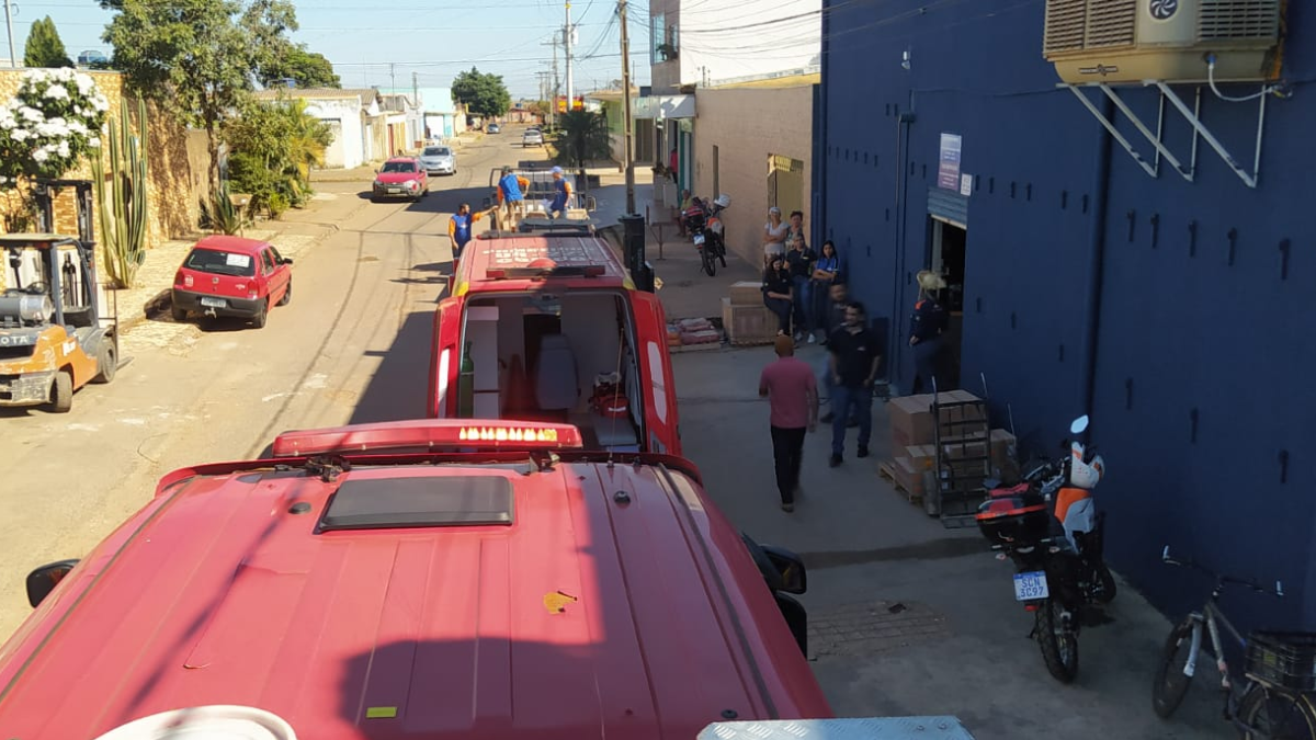 Pintor é sofrer choque elétrico em telhado de empresa em Anápolis