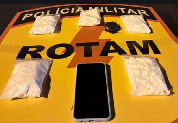 Porções de cocaína apreendidas pela Rotam em Aparecida (Foto: Divulgação)