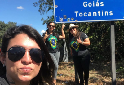 Lokas MC: amigas publicaram uma última foto juntas a caminho de evento em Aparecida de Goiânia (Foto: redes sociais/LokasMC)