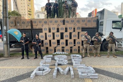 Caiapônia: PM apreende caminhão com 300 mil maços de cigarros contrabandeados