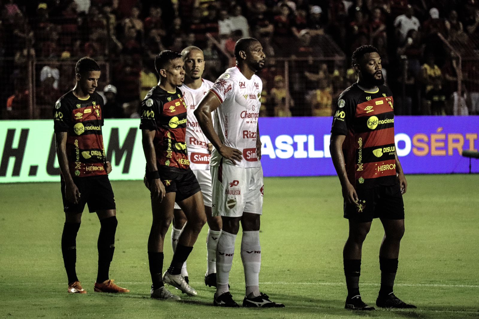 Sport vence o Vila Nova em jogo atrasado e entra no G4 da Série B