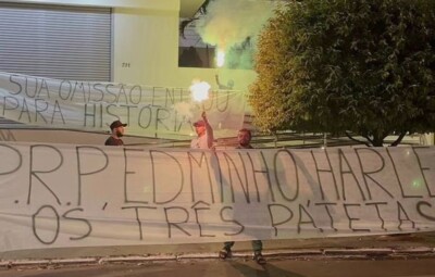 Torcedores do Goiás fazem protesto em frente à Serrinha