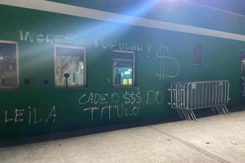 Muro pichado do Palmeiras