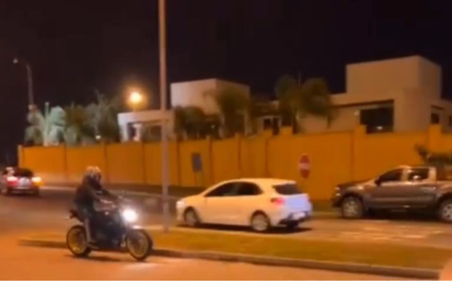 Goiânia: motociclista é preso após realizar manobras perigosas em evento clandestino