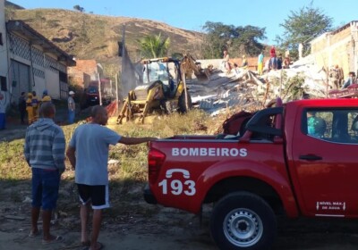 Desabamento de prédio deixa dois mortos no Rio de Janeiro Uma adolescente de 16 anos foi resgatada e encaminhada ao hospital