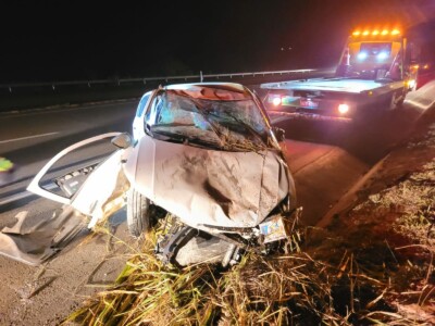 Motorista dorme e bate carro com mulher e filho, de 8 anos, contra bueiro na BR-050, em Catalão Não há informações sobre sobreviventes
