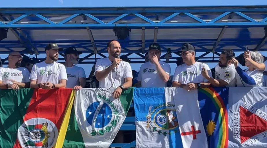 Vereador pede a cassação de Eduardo Bolsonaro após comparação de professores a traficantes Toninho Vespoli (PSOL) caluniou docentes