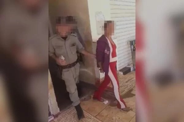 Advogado diz que mulher rasgou testículos do marido para se defender