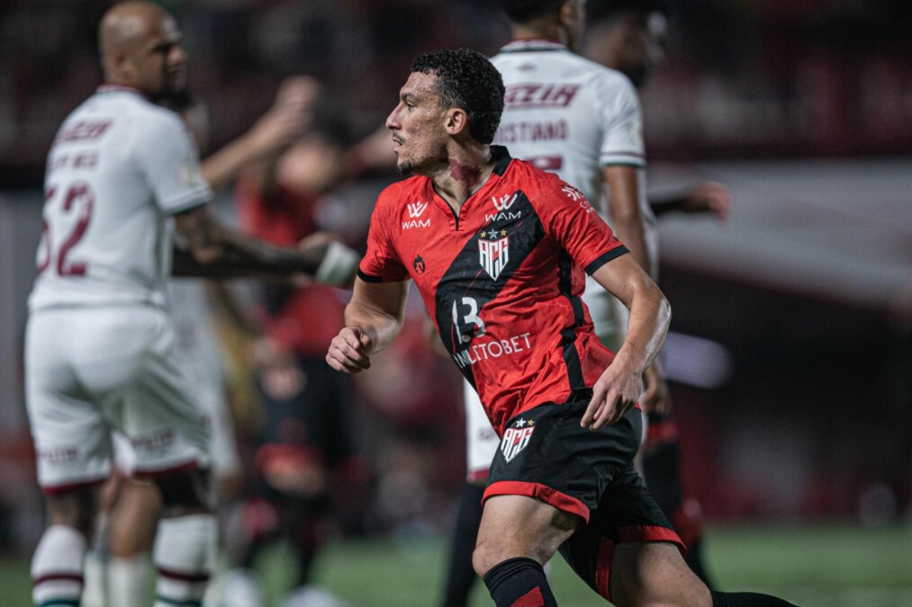 Gabriel Baralhas comemorando gol contra o Fluminense
