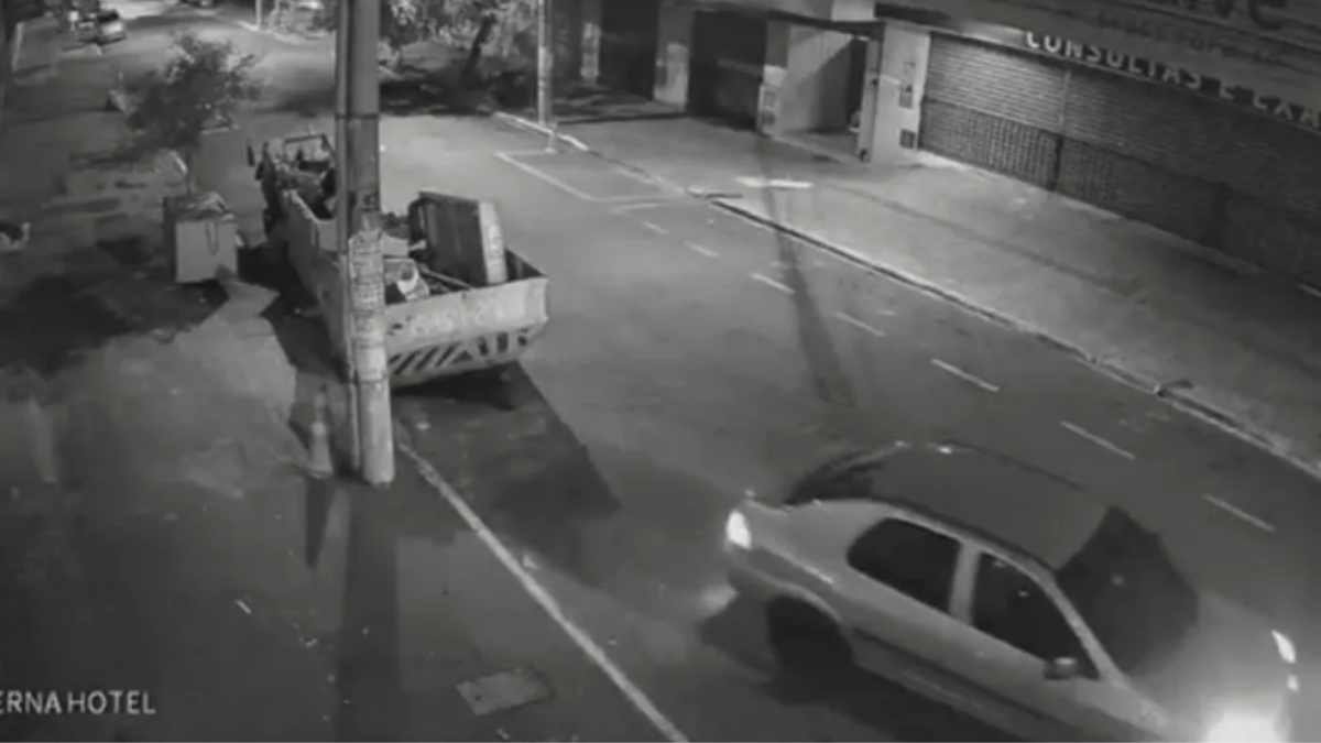 Dupla suspeita de furtar airbags morre em confronto com a polícia, em Goiânia