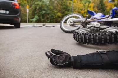 Justiça condena motorista e seguradora a indenizar esposa de motociclista morto em acidente Ambos vão pagar R$ 50 mil