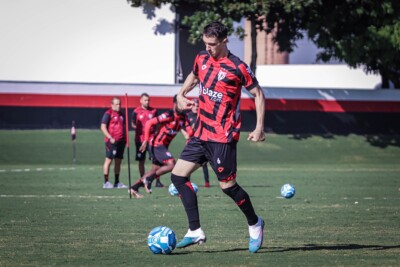 Shaylon em atividade no Atlético Goianiense