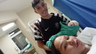 Jovem descobre gravidez uma hora antes de dar à luz em elevador de hospital Tamires não apresentava barriga e a menstruação continuava