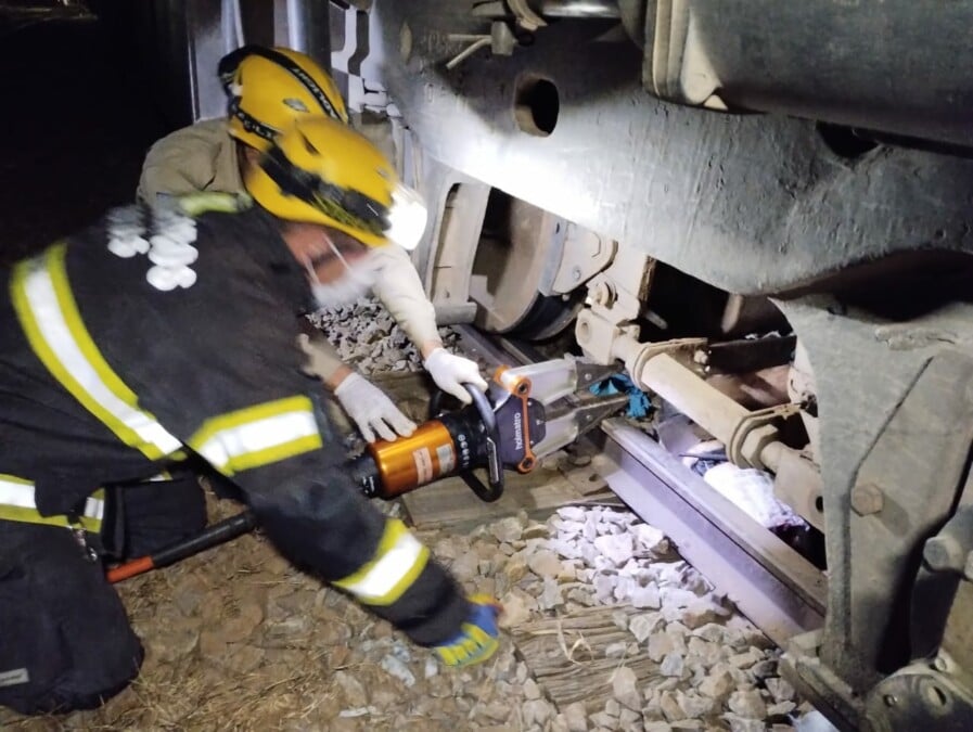 vítima estava sob os escombros, com parte das pernas amputadas Homem morre após ser atropelado por locomotiva em Pires do Rio