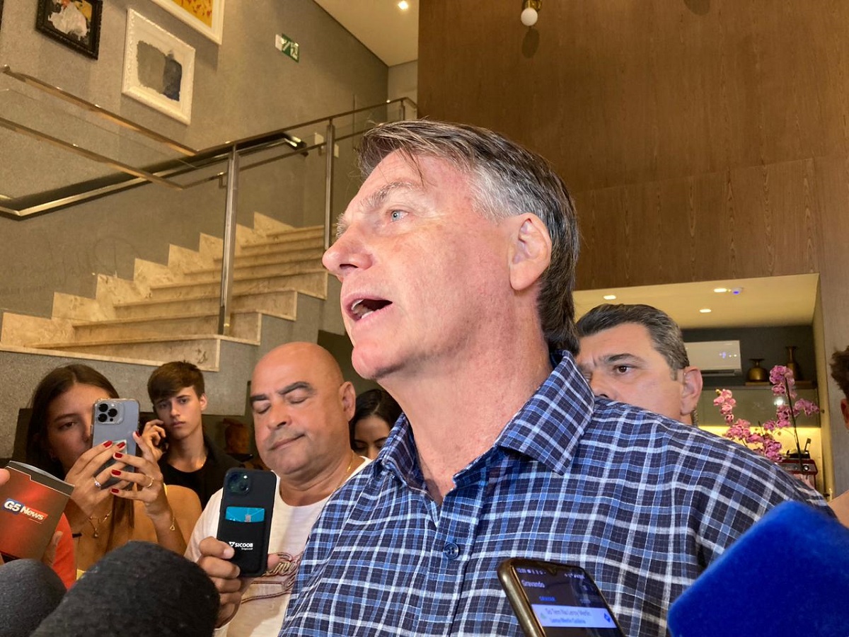 Bolsonaro é internado em SP para tratar distúrbios digestivos