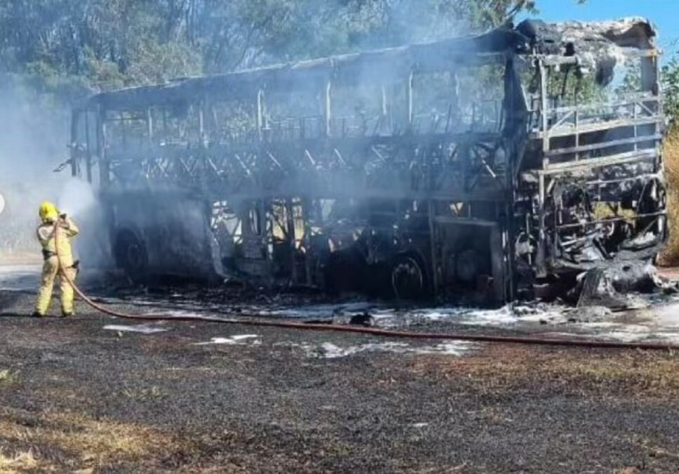 Ônibus que pegou fogo em Araguari