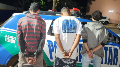 PM prende trio que assaltou jovem que saía de igreja em Goiânia