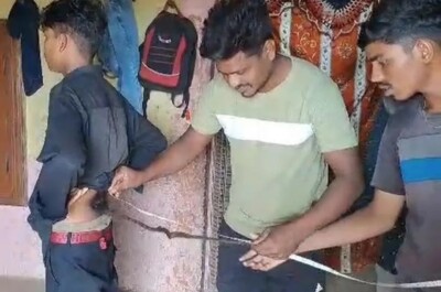 Adolescente com rabo de 60 centímetros é adorado como deus na Índia O jovem diz que luta para se livrar da cauda