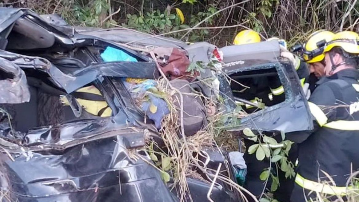 Jovens com destino a Chapada dos Veadeiros morrem em acidente na GO-118