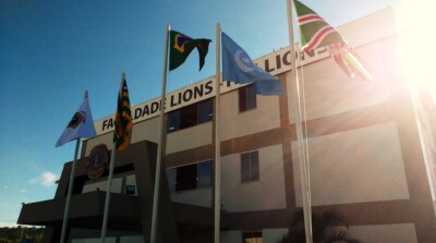 Um fator que tem preocupado os ex-alunos é a possibilidade de falência da instituição FacLions faculdade não entregar diplomas