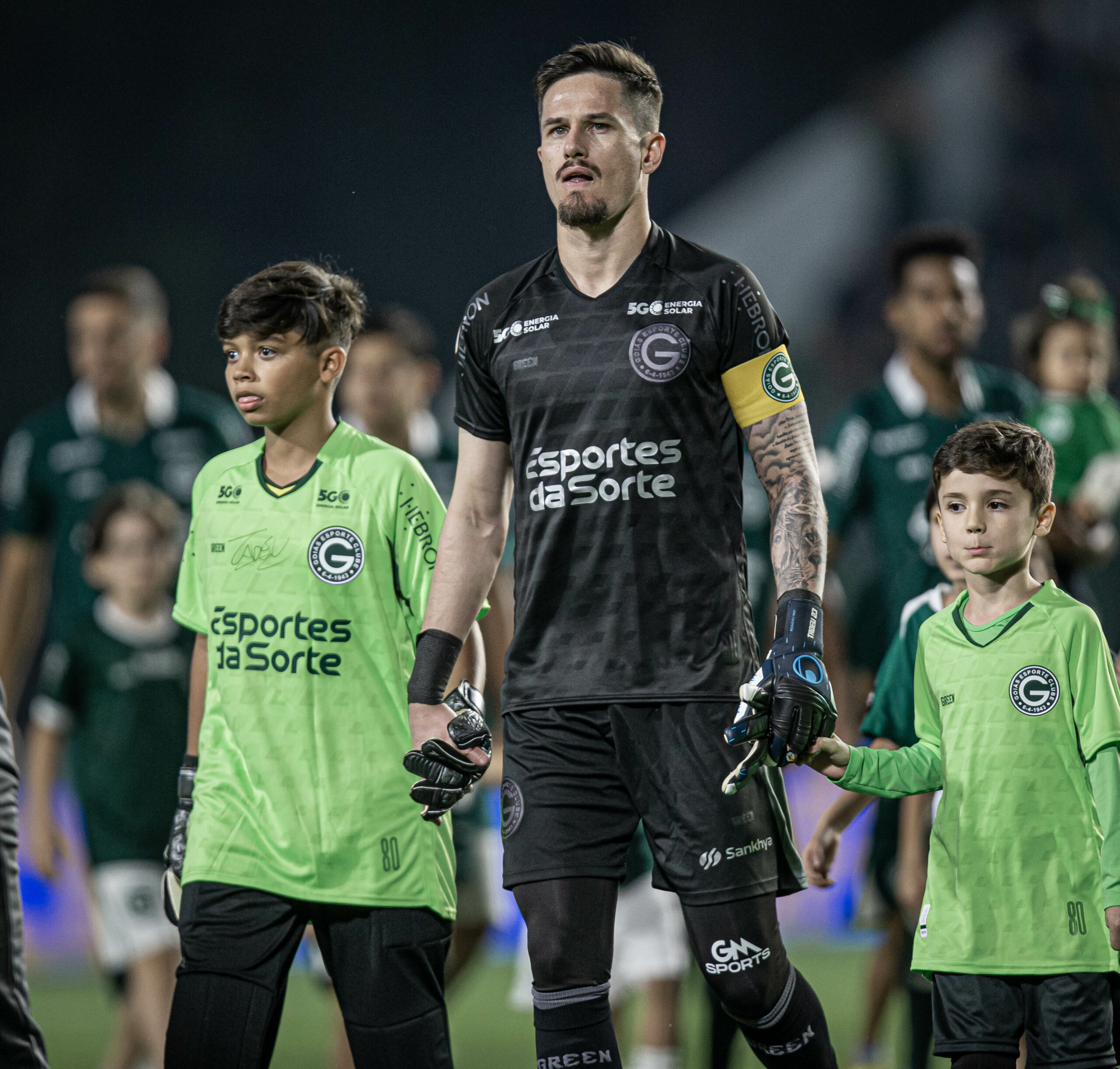 Tadeu, do Goiás, é eleito o melhor goleiro do mês de setembro do Brasileirão