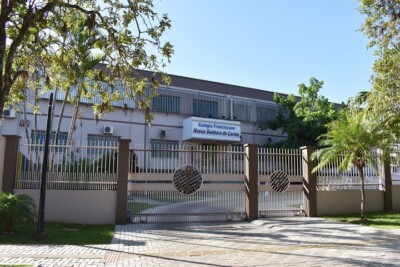 Homem foi agredido e ameaçado pelo policial federal Professor é agredido no Paraná após advertir aluno que fez saudação nazista