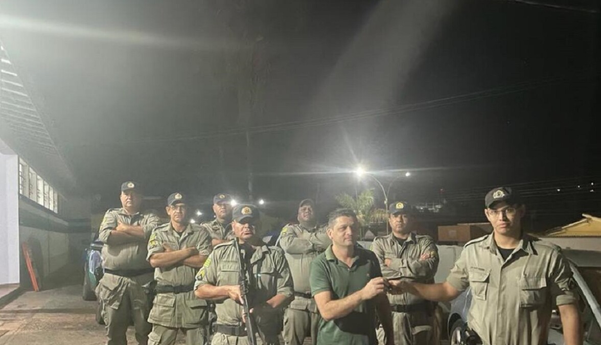 Policiais recuperam carro roubado em Corumbá de Goiás
