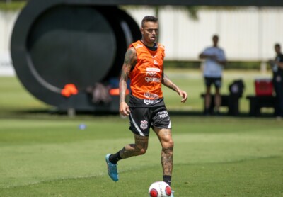 Luan em treino pelo Corinthians