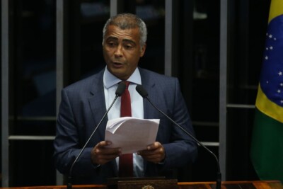 Romário é internado com infecção intestinal