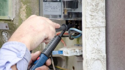 Proprietário de residência e eletricista são presos por “gato” de energia em Valparaíso Fraude acontecia há, pelo menos, seis anos