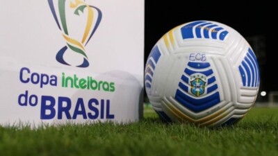 Bola e totem da Copa do Brasil 2023