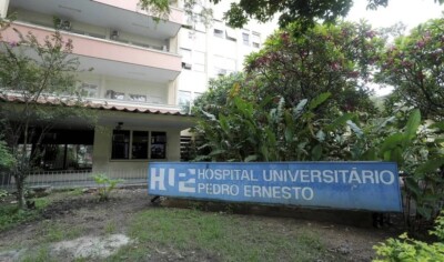 Homem processa Uerj em R$ 200 mil por esposa engravidar após vasectomia Mulher engravidou dois meses após a realização de um espermograma