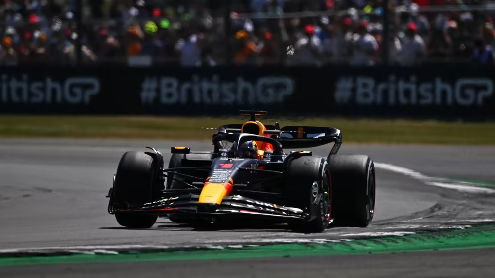 Carro de Max Verstappen na Inglaterra