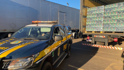 PRF apreende cerca de 110 mil garrafas de cerveja em caminhões na BR-153