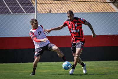 Lucas Esteves e Luiz Felipe no treinamento