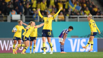 Jogadoras da Suécia comemorando a classificação
