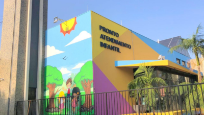 Criança de 6 anos fica em estado grave após motocicleta colidir contra vaca em Caldas Novas