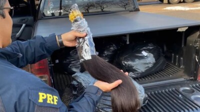 Carga de cabelo humano avaliada em quase R$ 400 mil é apreendida em MS Condutora disse ter adquirido a mercadoria em Ponta Porã (MS)