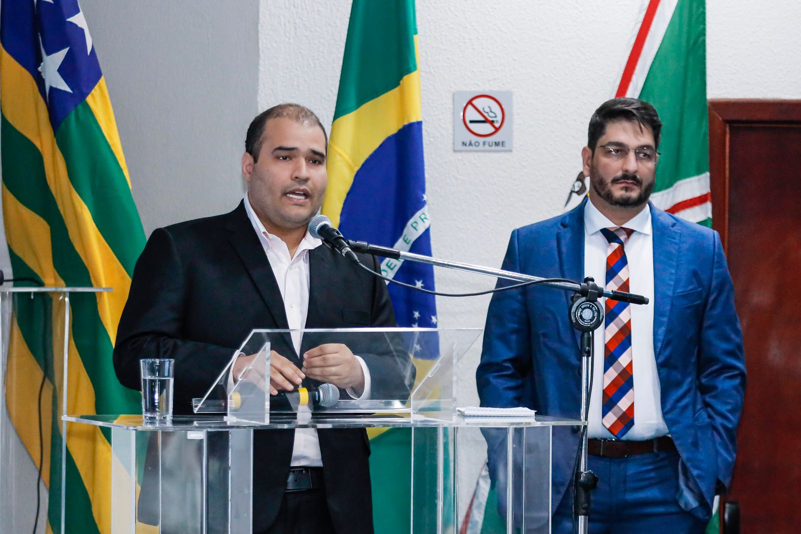 Secretário de Relações Institucionais, Lucas Vergílio, e chefe do Gabinete de Representação de Goiás, Renatho Melo (Foto: Divulgação)