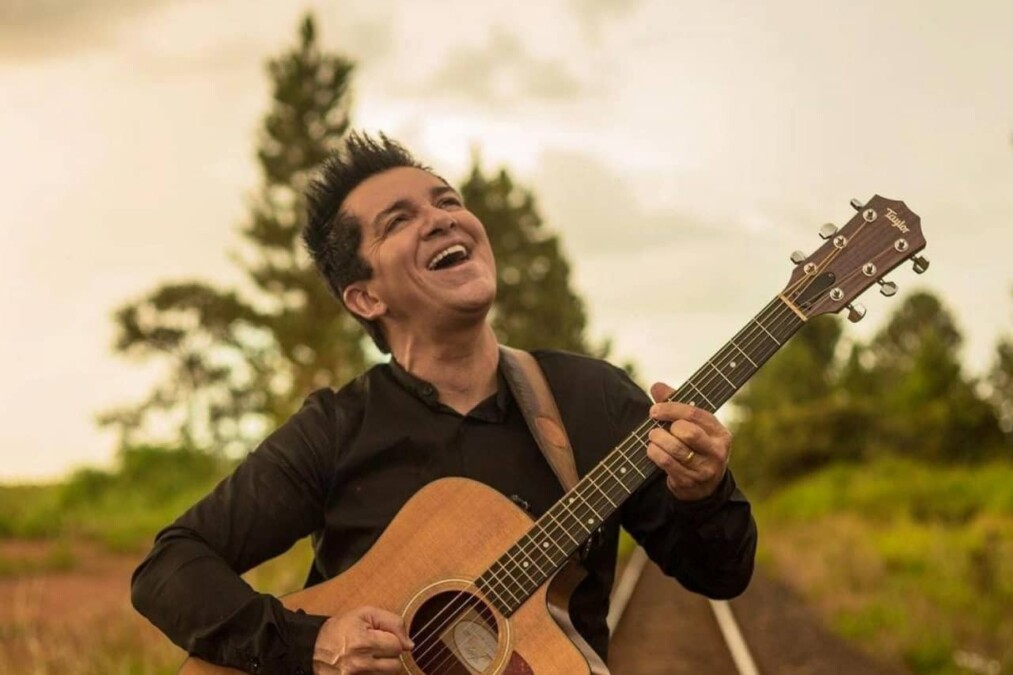 Regis Danese posta vídeo da casa pegando fogo; assista cantor gospel pede orações; assista Imóvel em Uberlândia foi destruído por incêndio
