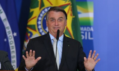 Bolsonaro faz live com filhos e volta a defender voto impresso ex-presidente volta a criticar aborto, marco temporal e regulação de redes