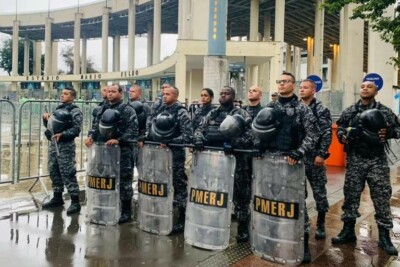 Policiais do Batalhão Especializado em Policiamento em Estádios no Maracanã
