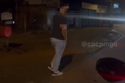 Condutor embriagado perde controle do veículo ao avistar blitz e tenta fugir a pé