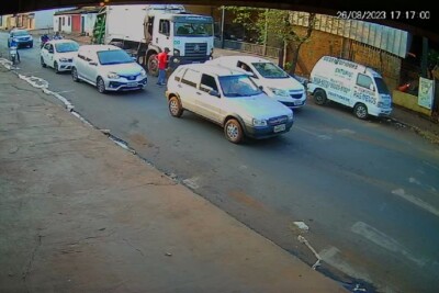 Idoso morre atropelado por caminhão de coleta de lixo, em Itumbiara