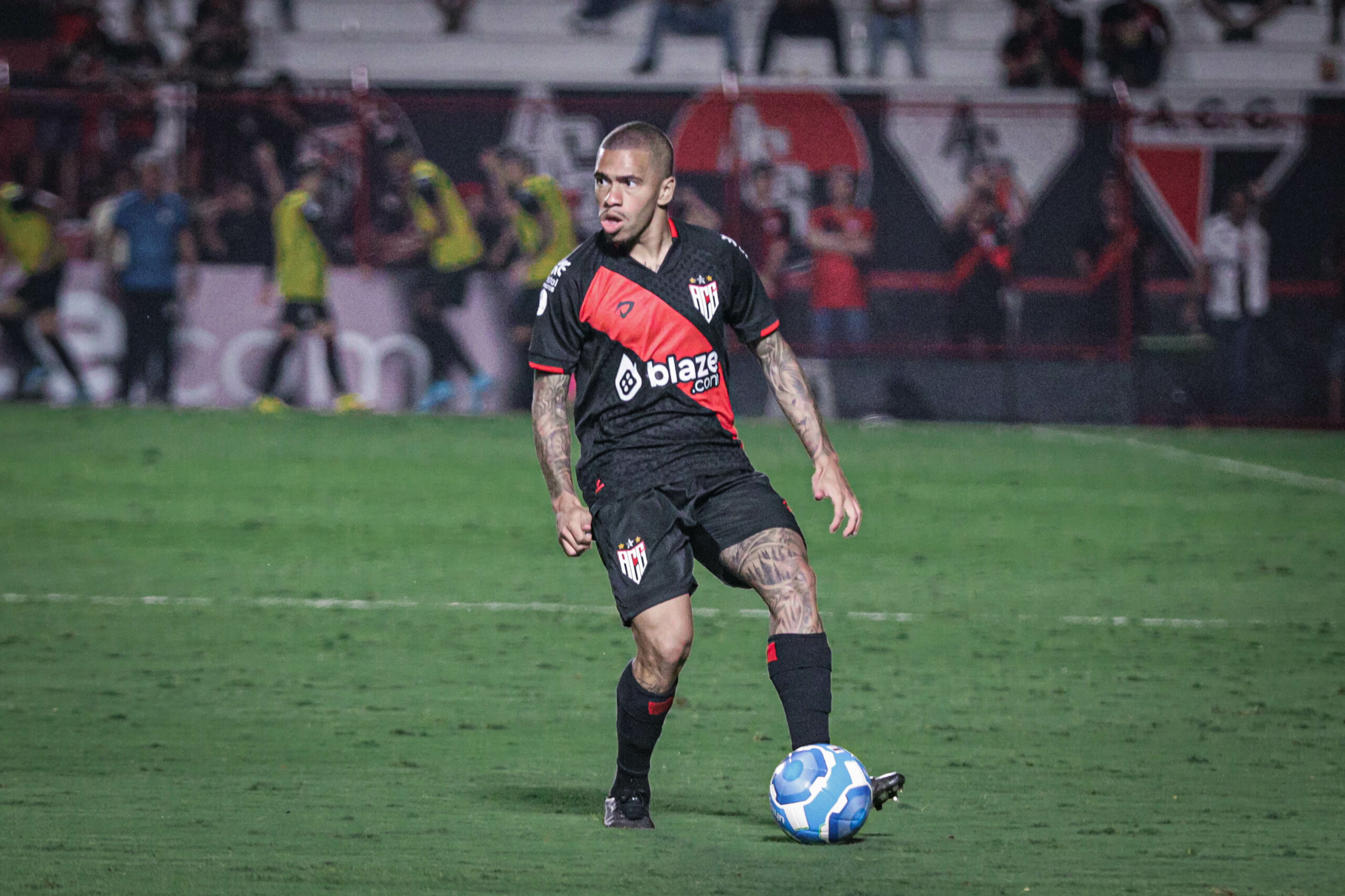 Com duas assistências em dois jogos, Lucas Esteves projeta duelo contra o  Londrina | Mais Goiás