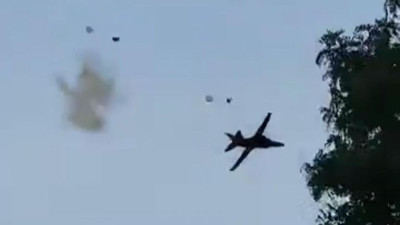 Avião em queda em Michigan (Foto: Reprodução)